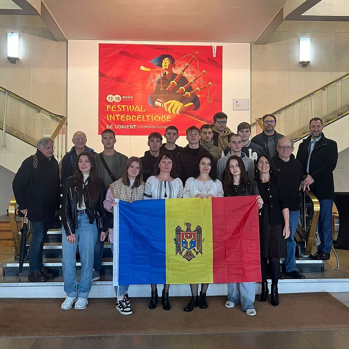 Jeunes Moldaves accueillis à Lorient - avec leurs enseignants, Mme Christien et M. Le Lann 