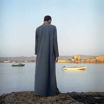 © Denis Dailleux, Homme regardant la mer Rouge, El Qusier, 2003