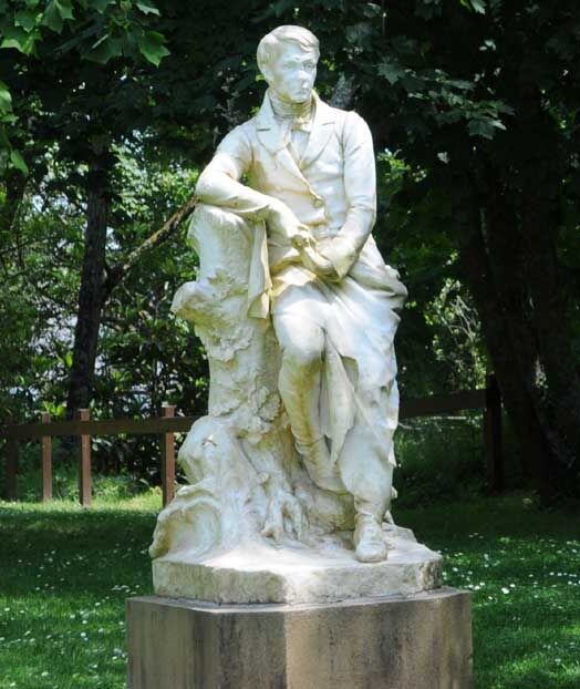 Statue de Brizeux au jardin Chevassu - circuit 5