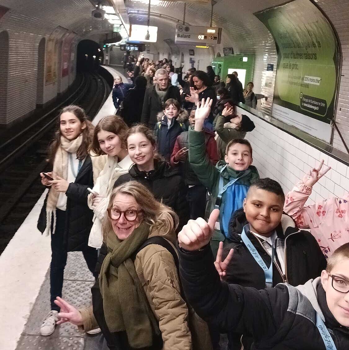 Le groupe dans le métro parisien