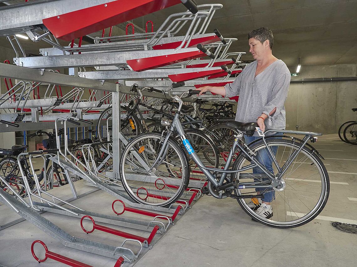 Rack dans le parking à vélos. Photo Bernard Galeron